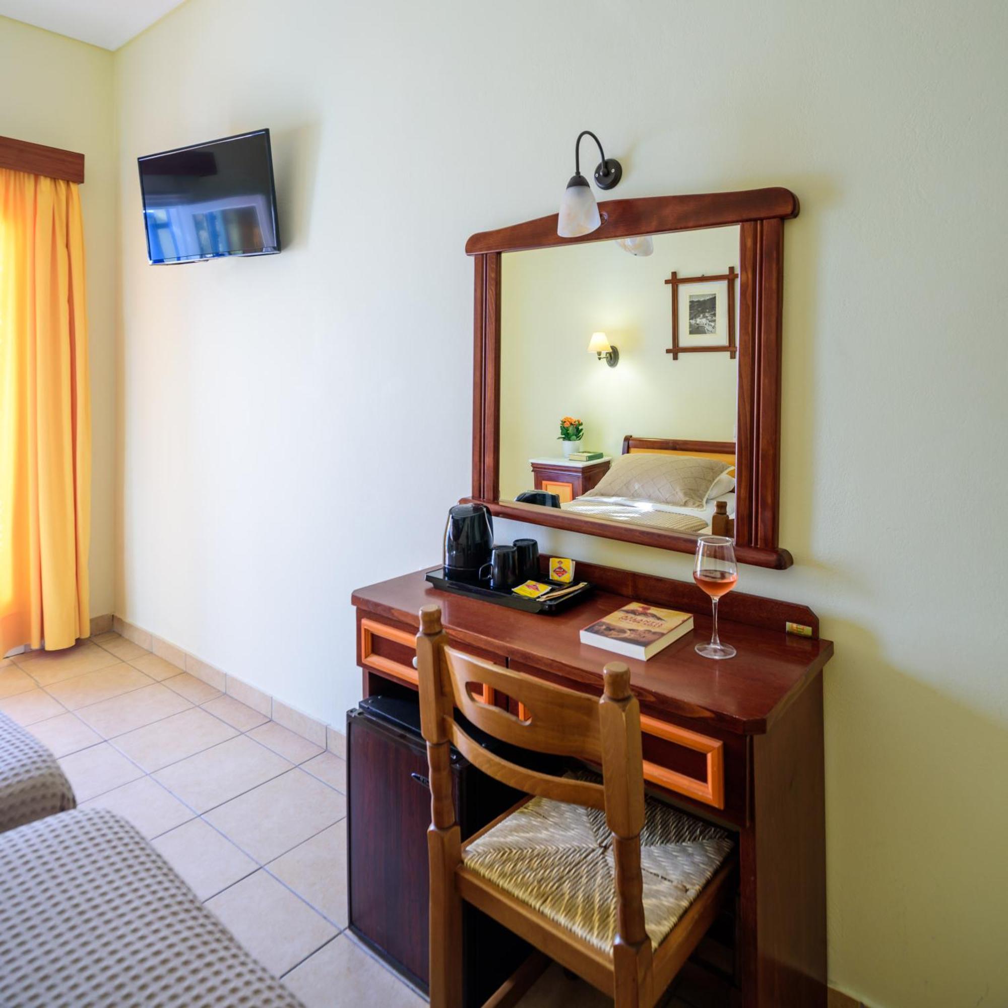 Karidis Hotel Kamári Zewnętrze zdjęcie